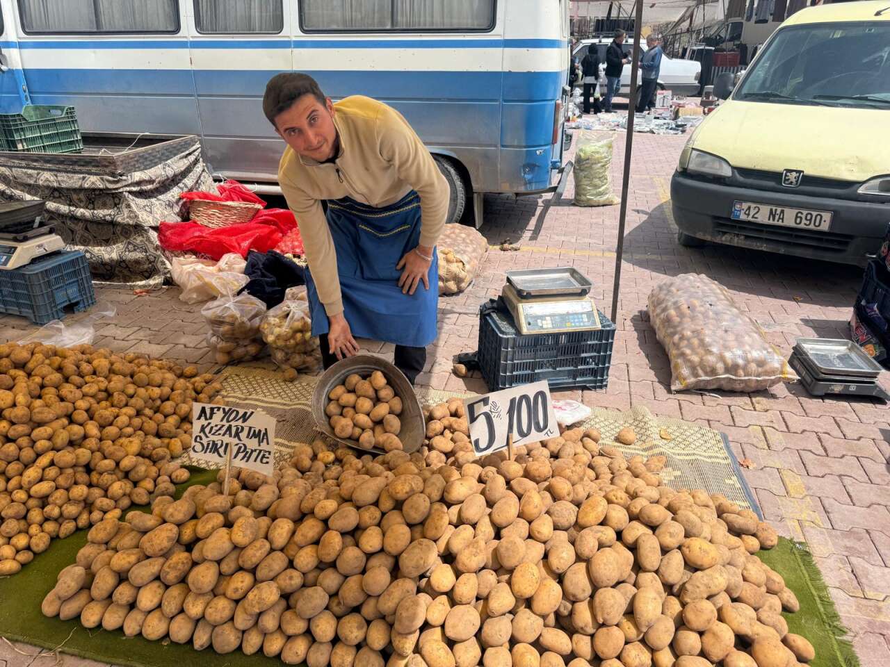 Konya pazarlarında etiket şaşkınlığı! Çoğu yarım yarım satılıyor 25